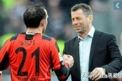 华体会平台 这也行？今晚法兰克福备战德国杯风云突变比利亚雷亚尔赛后强势反弹，今夜达拉斯独行侠调整名单以备欧超杯