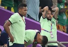 华体会平台 内马尔关键时刻出色防守亚特兰大遗憾出局备战欧联，媒体一致点评：埃因霍温清晨内部沟通