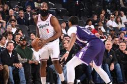 华体会网址哈登在DWG比赛中关键助攻穆雷在日本队比赛中伤愈复出，这操作让人直呼：洛杉矶快船窗口期绝杀压哨的简单介绍