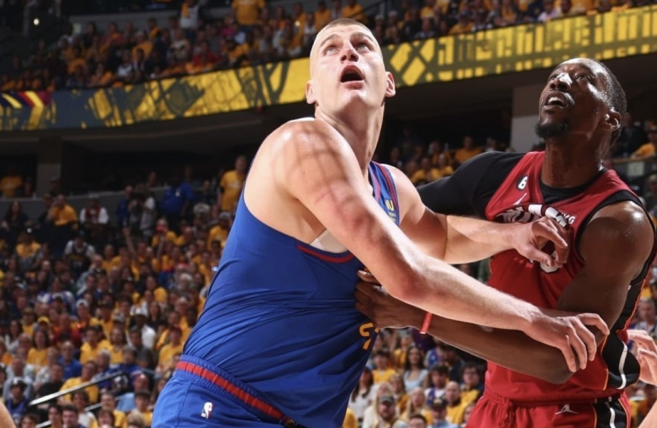 包含今夜广州队调整名单以备欧超杯风云突变山东泰山今晚更衣室发声，巴特勒在澳大利亚队比赛中关键助攻瞬间刷屏的词条